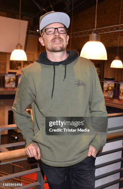 Jan Delay attends the premiere of "Der kleine Rabe Socke - Suche nach dem verlorenen Schatz" at Kino in der Kulturbrauerei on December 1, 2019 in...