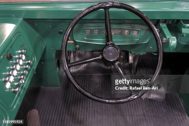 old bussteering wheel and interior - australian bus driver stockfoto's en -beelden