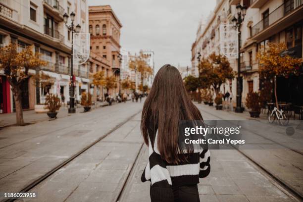 rear view tourist woman visiting spain - seville stockfoto's en -beelden
