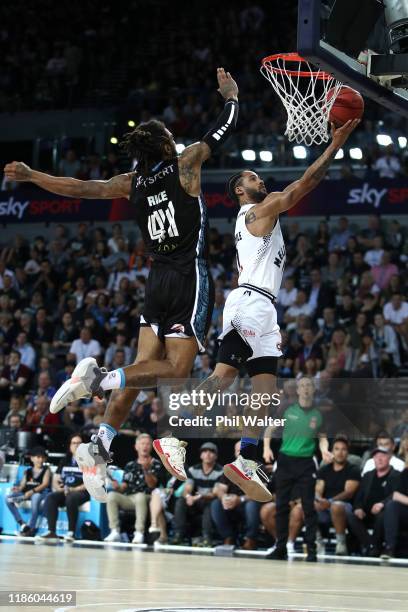 Melo Trimble of Melbourne shoots under pressure from Glen Rice Jnr of the NZ Breakers during the round 6 NBL match between the New Zealand Breakers...