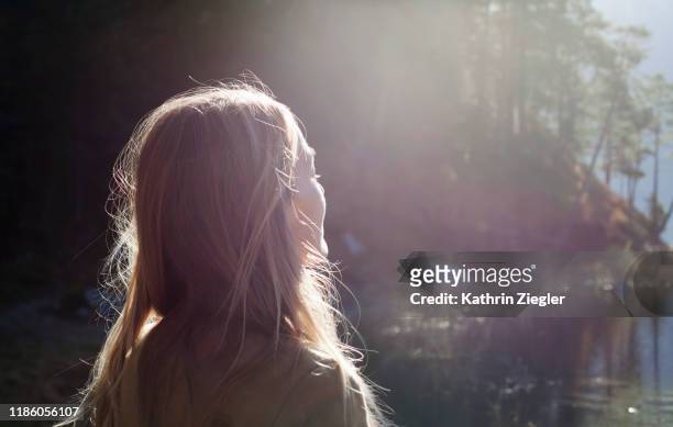 woman enjoying the view of stunning lake eibsee, bavaria, germany - german blonde 個照片及圖片檔