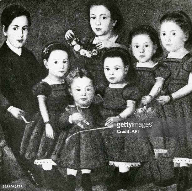 Le psychanalyste autrichien Sigmund Freud avec ses frères et soeurs, Dolfi, Alexander, Anna, Paula et Mitzi, en 1868.