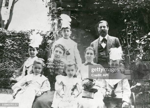 Le psychanalyste autrichien Sigmund Freud avec son épouse Martha, sa belle-soeur Minna Bernays, et ses enfants Oliver, Ernst Ludwig, Sophie, Anna et...