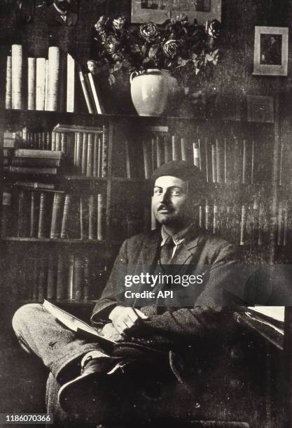 Portrait de l'écrivain américain Ernest Hemingway, en 1926.
