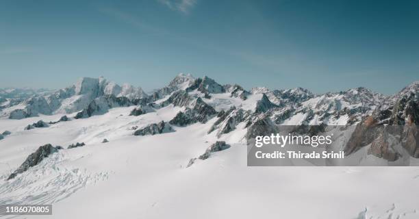 mountain range near fox glacier - ski new zealand ストックフォトと画像