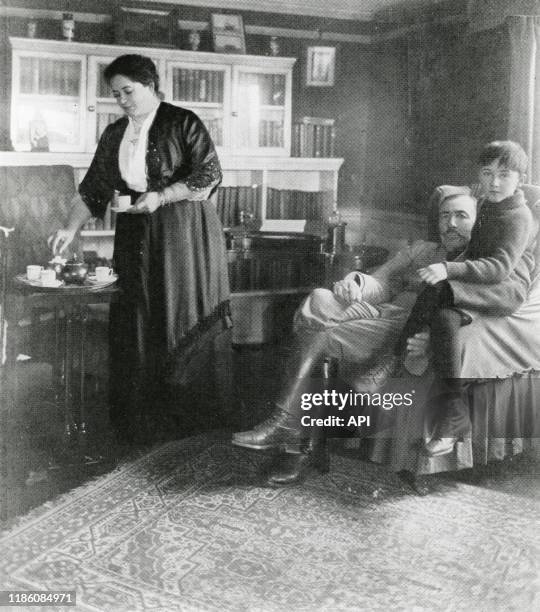 écrivain Joseph Conrad avec son épouse et son fils.