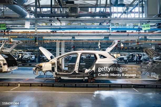 cars on production line in car factory - autofabrik stock-fotos und bilder