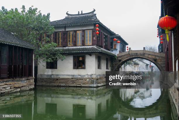 traditional china town - suzhou fotografías e imágenes de stock