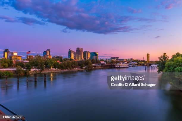 skyline of sacramento california at dusk - water's edge stock pictures, royalty-free photos & images