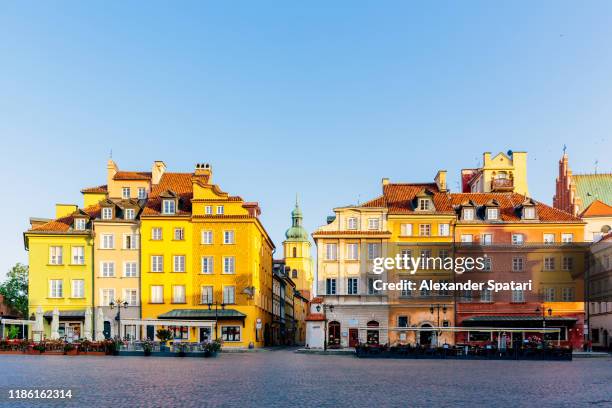warsaw old town on a sunny morning with clear blue sky, poland - warsaw stock-fotos und bilder