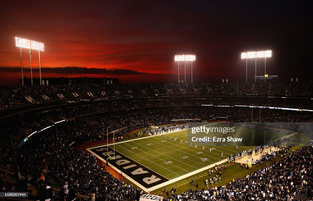 Los Angeles Chargers v Oakland Raiders