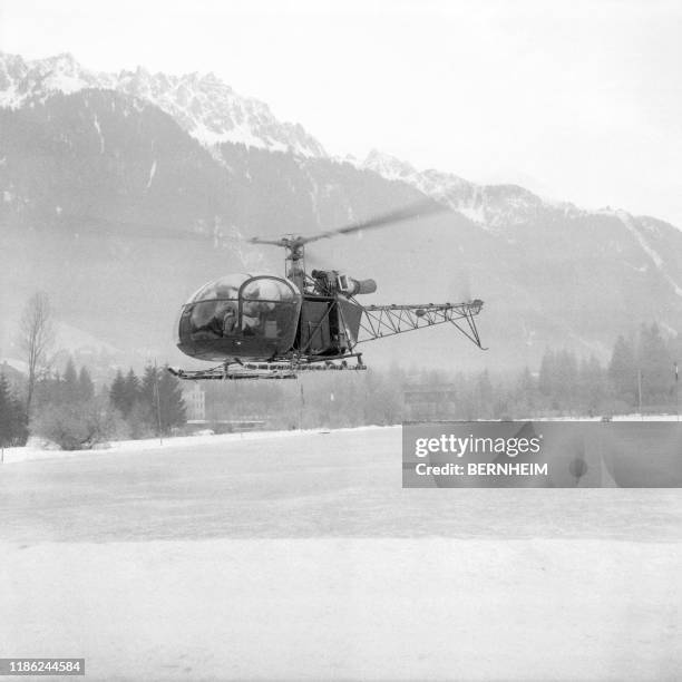 Alouette helicopters piloted by Jean Boulet and Gerard Henry have managed to descend to Chamonix the eight rescuers recluse in the observatory of...