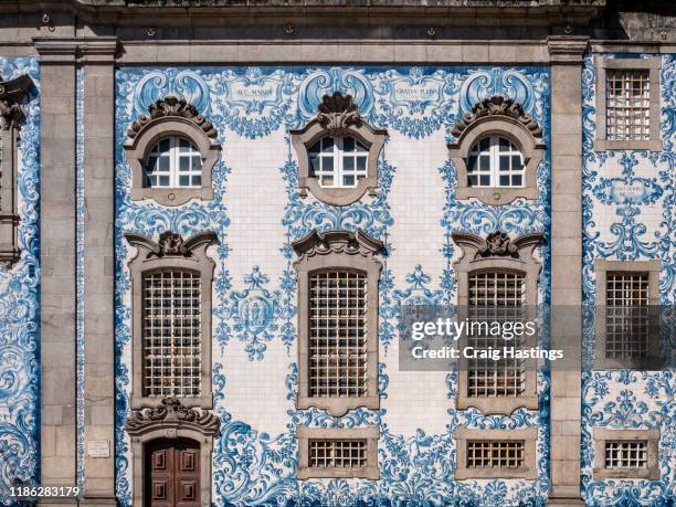 porto portugal, igreja do carmo connected to its twin church by a house, this baroque church has a well-known tiled side facade. porto portugal - blue and white porcelain style stock pictures, royalty-free photos & images