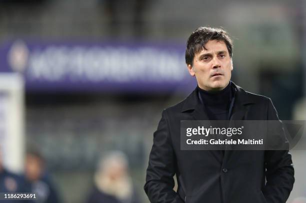 Vincenzo Montella manager of ACF Fiorentina looks on during the Coppa Italia match between ACF Fiorentina and AS Cittadella at Stadio Artemio Franchi...