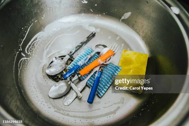 clutery with foam soap at the sink kitchen - vaisselle sale photos et images de collection