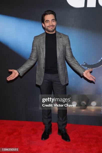 Omar Chaparro attends the red carpet of Netflix film "Como Caido del Cielo" at Cinemex Antara Polanco on December 3, 2019 in Mexico City, Mexico.