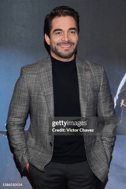 Omar Chaparro attends the red carpet of Netflix film "Como Caido del Cielo" at Cinemex Antara Polanco on December 3, 2019 in Mexico City, Mexico.