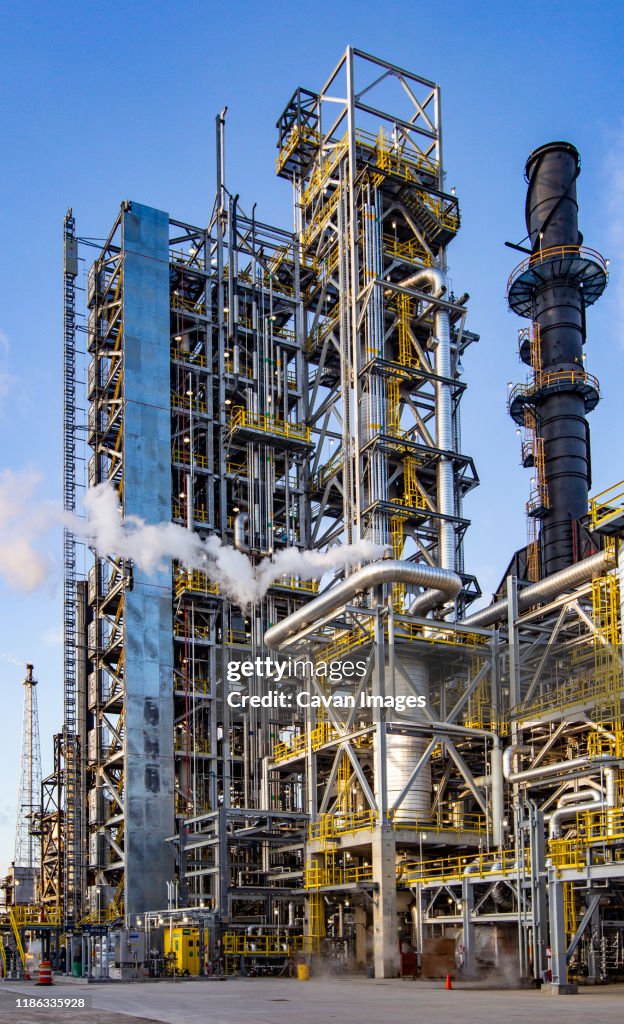 Loading Rack Refinery Refinery With Steam And Pipe Racks High-Res Stock Photo - Getty Images