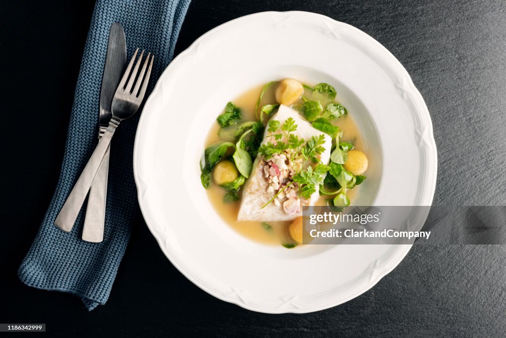 Kabeljauwfilet met beurre blanc saus en appel.