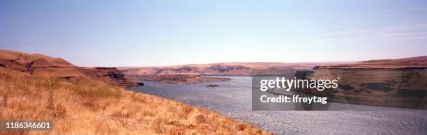 easterly view up columbia river gorge - columbia river stock pictures, royalty-free photos & images