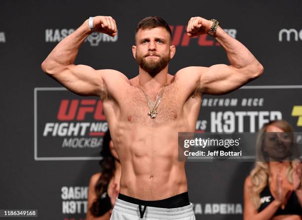 Calvin Kattar poses on the scale during the UFC Fight Night weigh-ins at CSKA Arena on November 08, 2019 in Moscow, Russia.