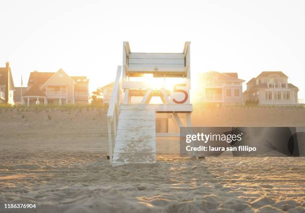 sunset through lifeguard stand #5 in spring lake new jersey - lifeguard tower fotografías e imágenes de stock