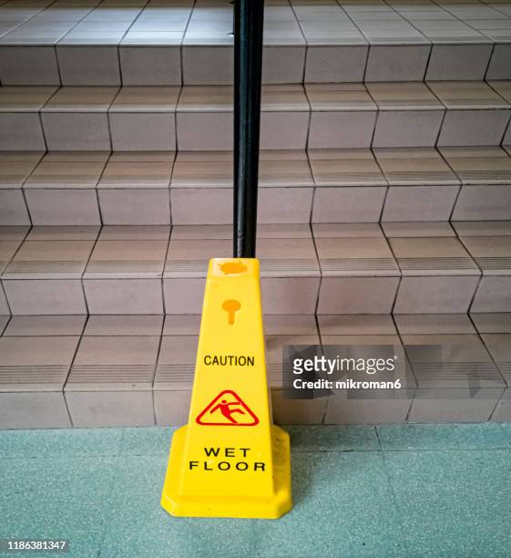 caution slippery surface sign - varning för halka bildbanksfoton och bilder