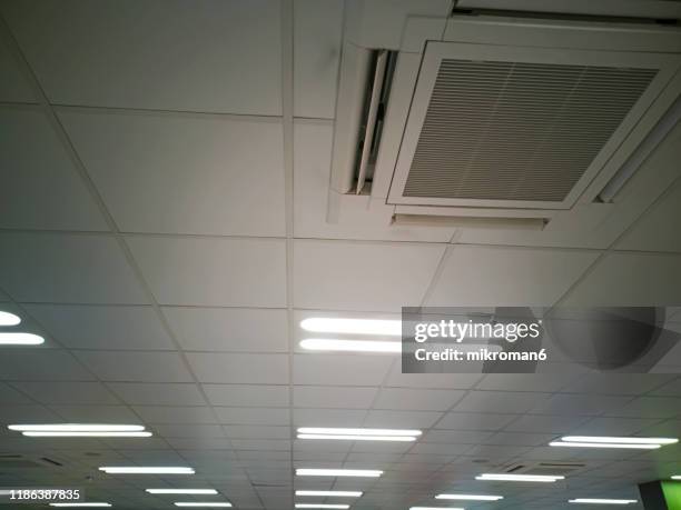 air conditioning ventilation ducts and light in building - fluorescentielamp stockfoto's en -beelden