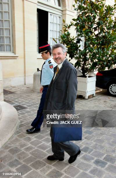 Alain Rigaud, président de l'Association nationale de prévention en alcoologie et en addictologie arrive à l'hôtel Matignon, le 22 juillet 2004 à...