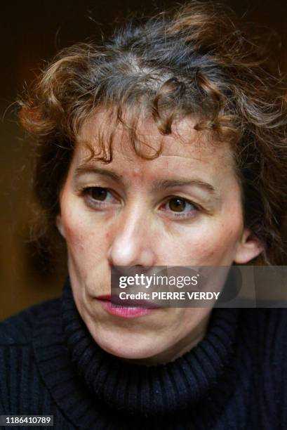 La présidente de la Fédération Nationale des Maisons des Potes Fadela Amara pose le 04 avril 2003, à Paris, dans les locauxde la Fédération. Fadela...