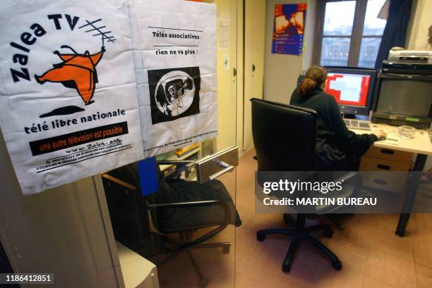 Photo des bureaux de la télévision associative Zalea TV prise, le 26 novembre 2002, à Paris. Zalea TV, dont le démarrage le 29 octobre 2002 avait été...