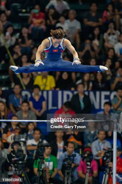 Dinh Phuong Thanh from Vietnam takes the Gold Medal in the Mens Horizontal Bars Final of the Southeast Asian Games on December 04, 2019 in Manila,...