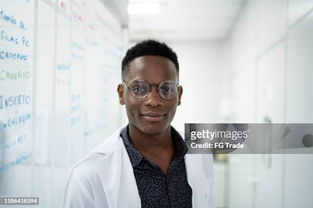 portrait of a scientist at laboratory - scientist in lab stock pictures, royalty-free photos & images