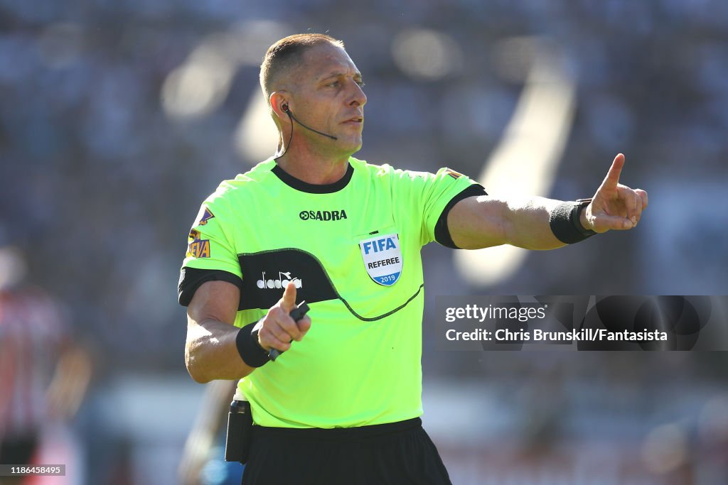 Gimnasia y Esgrima La Plata v Estudiantes - Superliga 2019/20