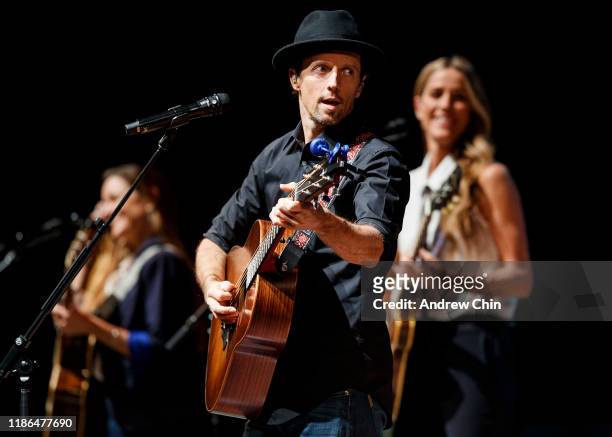 Singer-songwriter Jason Mraz performs on stage at Queen Elizabeth Theatre on November 08, 2019 in Vancouver, Canada.