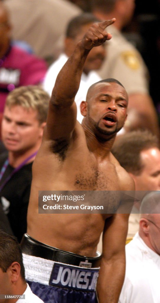Roy Jones Jr Defeats Antonio Tarver to Claim The WBC Light Heavyweight Title