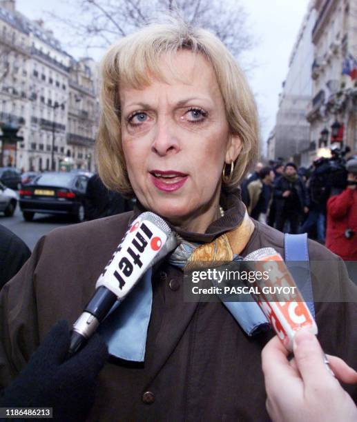 Agnès Cochin, mère d'une victime des transfusions de sang contaminé arrive au Centre de conférences internationales, avenue Kléber à Paris le 09...