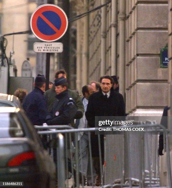 Le docteur Michel Garretta quitte, le 12 février, le Centre international de conférences avenue Kléber à Paris où il a été entendu comme témoin...