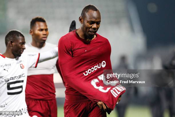 Stoppila Sunzu of Metz looks dejected at the end of thje game during the Ligue 1 match between FC Metz and Rennes at Stade Saint-Symphorien on...