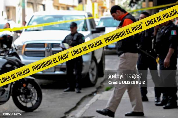 Graphic content / Policemen are seen at a crime scene in Guadalajara, Jalisco State, Mexico, on November 22, 2019. - AFP has mobilized several of its...