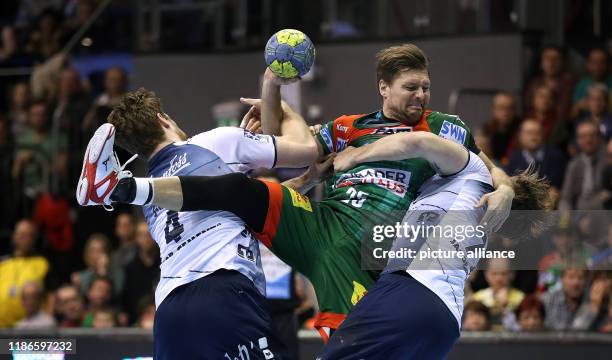 December 2019, Saxony-Anhalt, Magdeburg: Handball, Bundesliga, SC Magdeburg - SG Flensburg-Handewitt, 16th matchday: Marko Bezjak from Magdeburg...