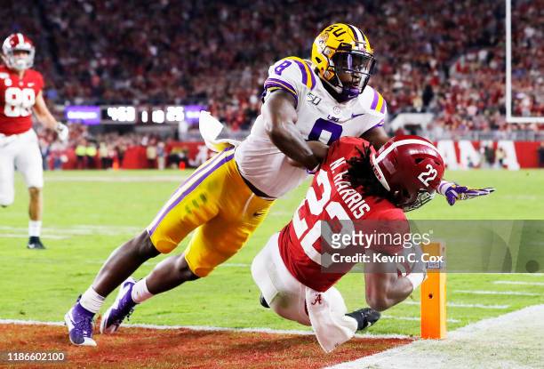 Najee Harris of the Alabama Crimson Tide catches a 15-yard touchdown pass as he is defended by Patrick Queen of the LSU Tigers during the third...