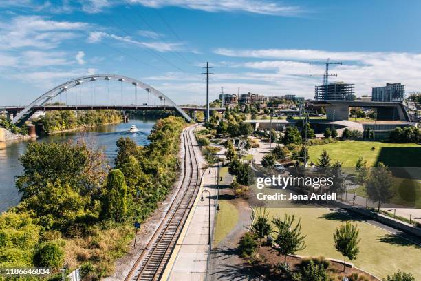 downtown nashville, tennessee, cumberland river nashville, nashville cityscape - nashville tn stock pictures, royalty-free photos & images