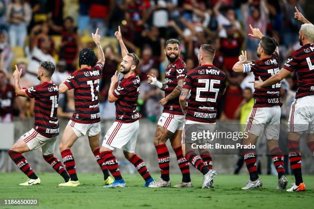Giorgian De Arrascaeta of Flamengo celebrates with a teammates after scoring the first goal of his team during a match between Flamengo and Avai as...