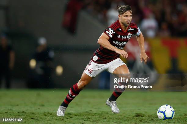 Diego Ribas of Flamengo controls the ball during a match between Flamengo and Avai as part of Brasileirao Series A 2019 at Maracana Stadium on...