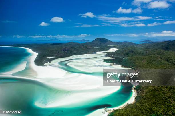 whitsunday islands areal shot - whitehaven beach stockfoto's en -beelden