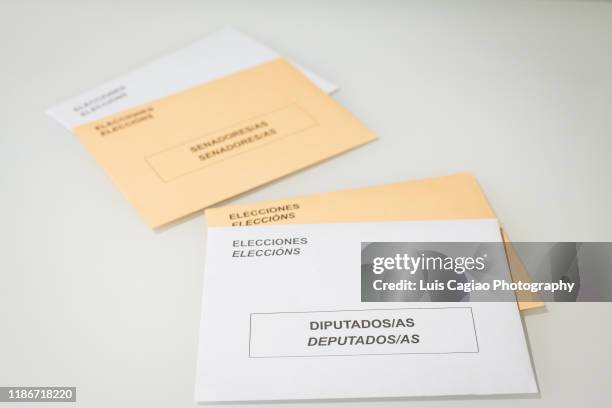 voting envelopes - ballot box stock-fotos und bilder