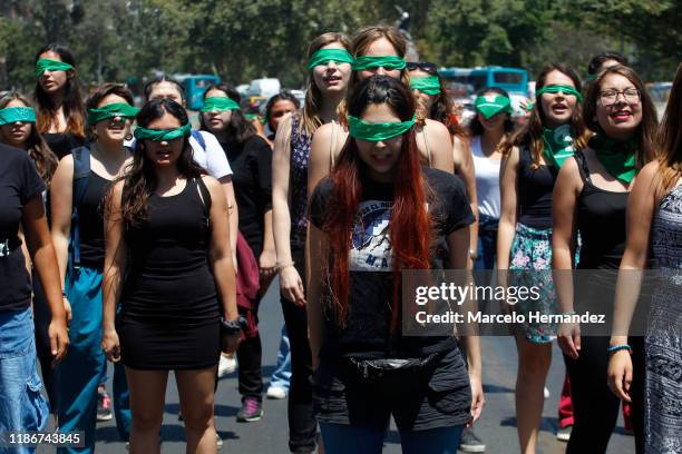 Flash Mob Proteste Flash Mob Dance Photos and Premium High Res Pictures - Getty Images