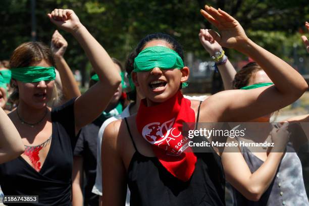 Flash Mob Proteste Flash Mob Dance Photos and Premium High Res Pictures - Getty Images