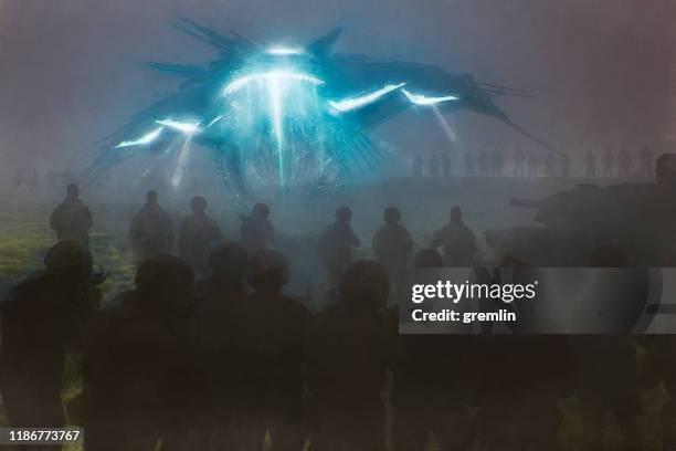 arrival of alien star ship - alien arrival stock pictures, royalty-free photos & images